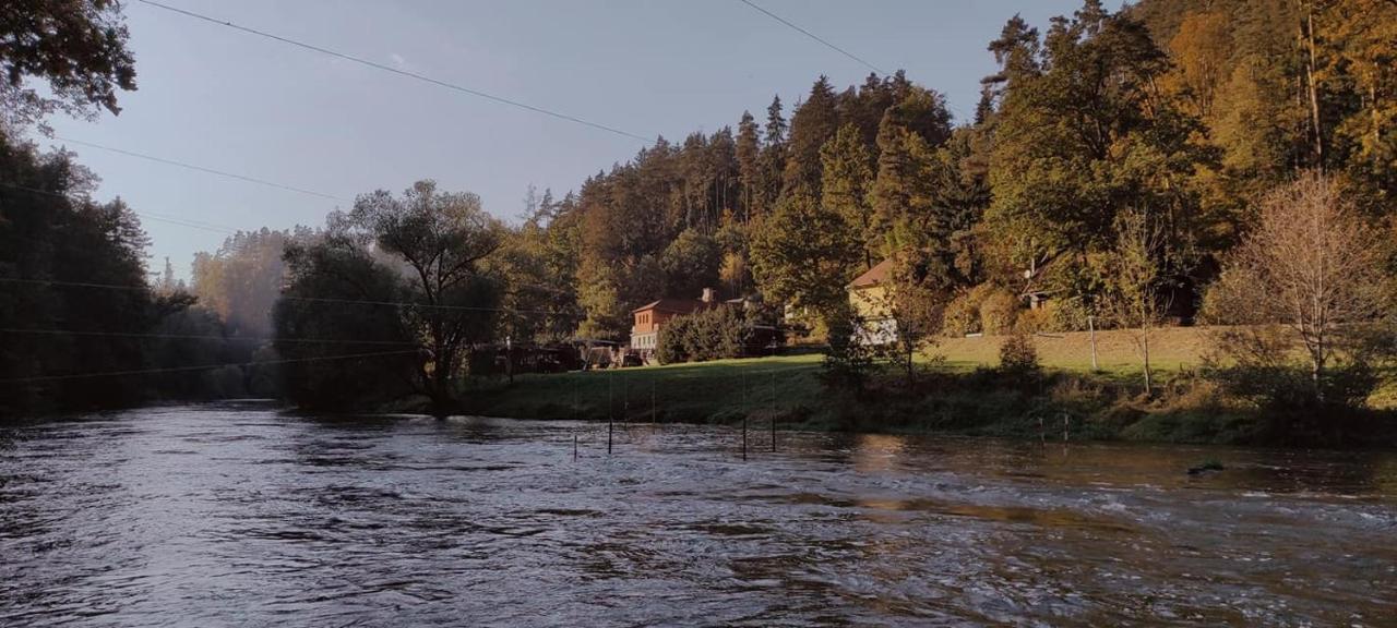 Hotel Lesni Restaurace Harrachovka Tabor Zewnętrze zdjęcie